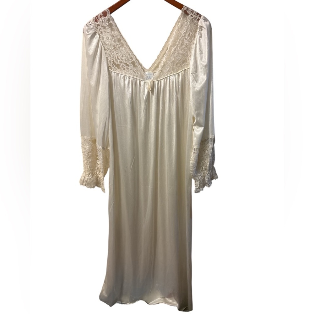 Vintage Elegant Val Mode Cream Lace Nightgown